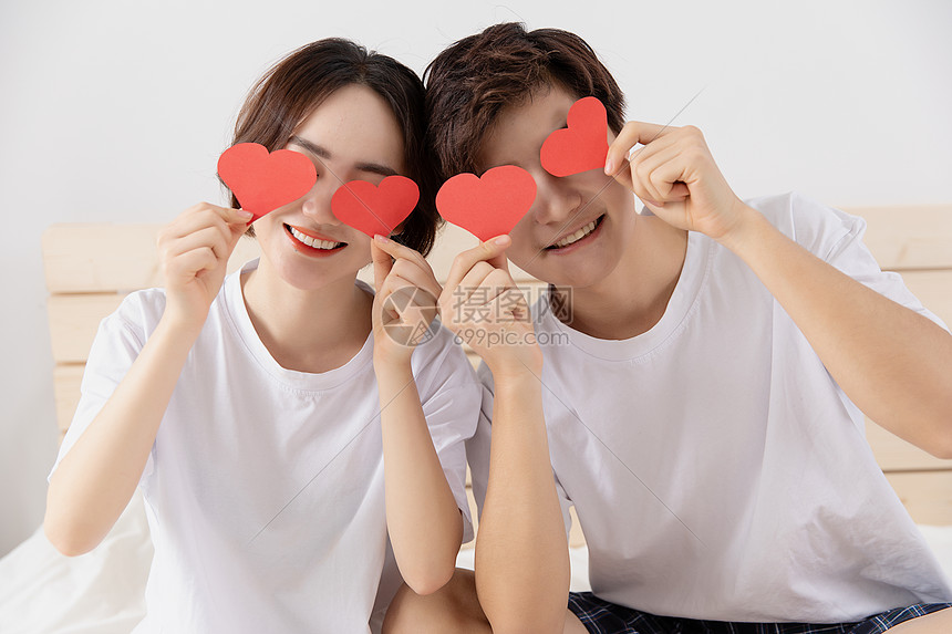 财政赤字危机加剧市场分化!高盛警告:美债和美元受压,美股表现韧性